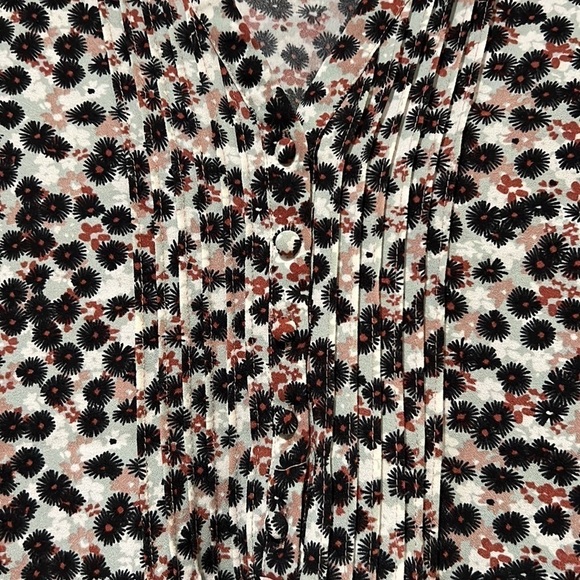 Fervor flowered top. - Picture 2 of 7